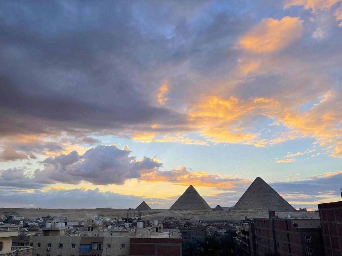 Spacious And Luxury Family Full Pyramids View