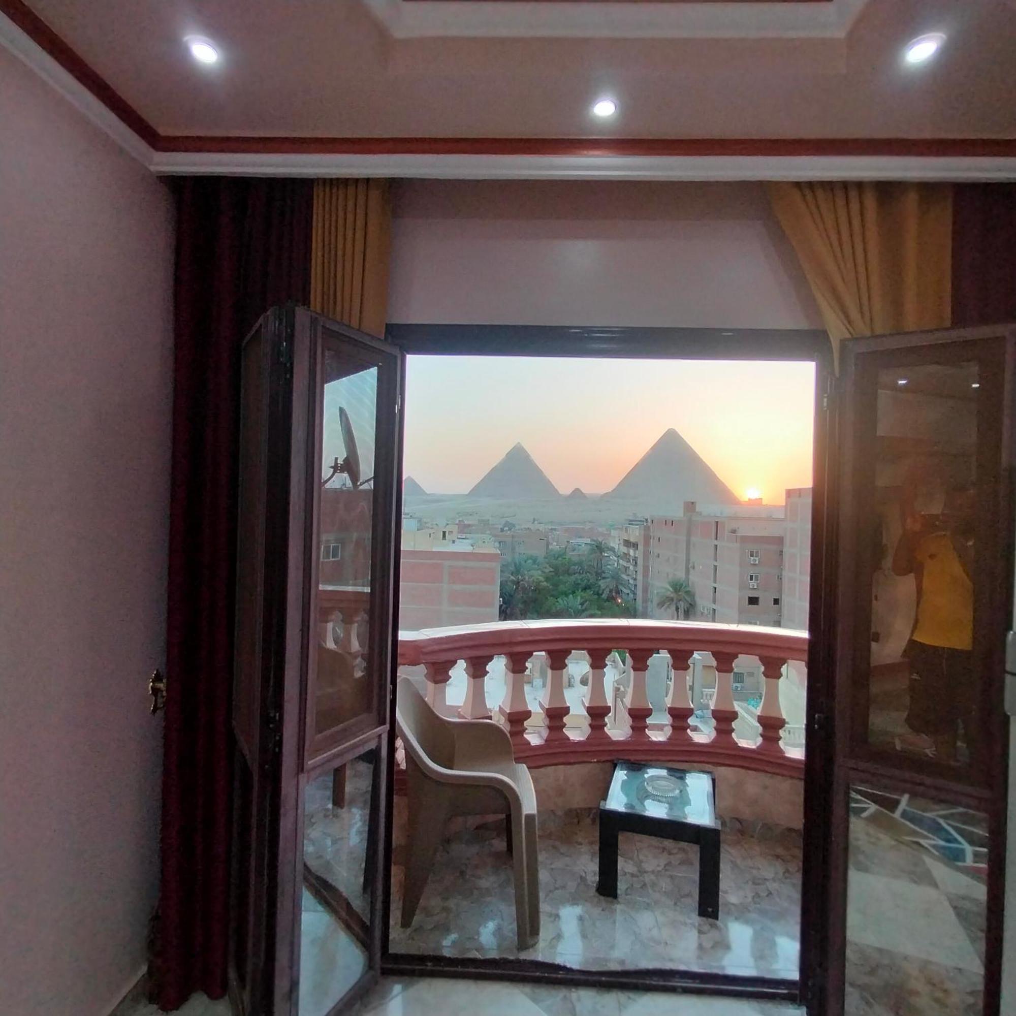 Spacious And Luxury Family Full Pyramids View Cairo